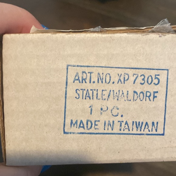 Vintage 1980 Jim Henson Muppets, Kermit The Frog in Ice Skates, Christmas Wreath - Picture 11 of 14